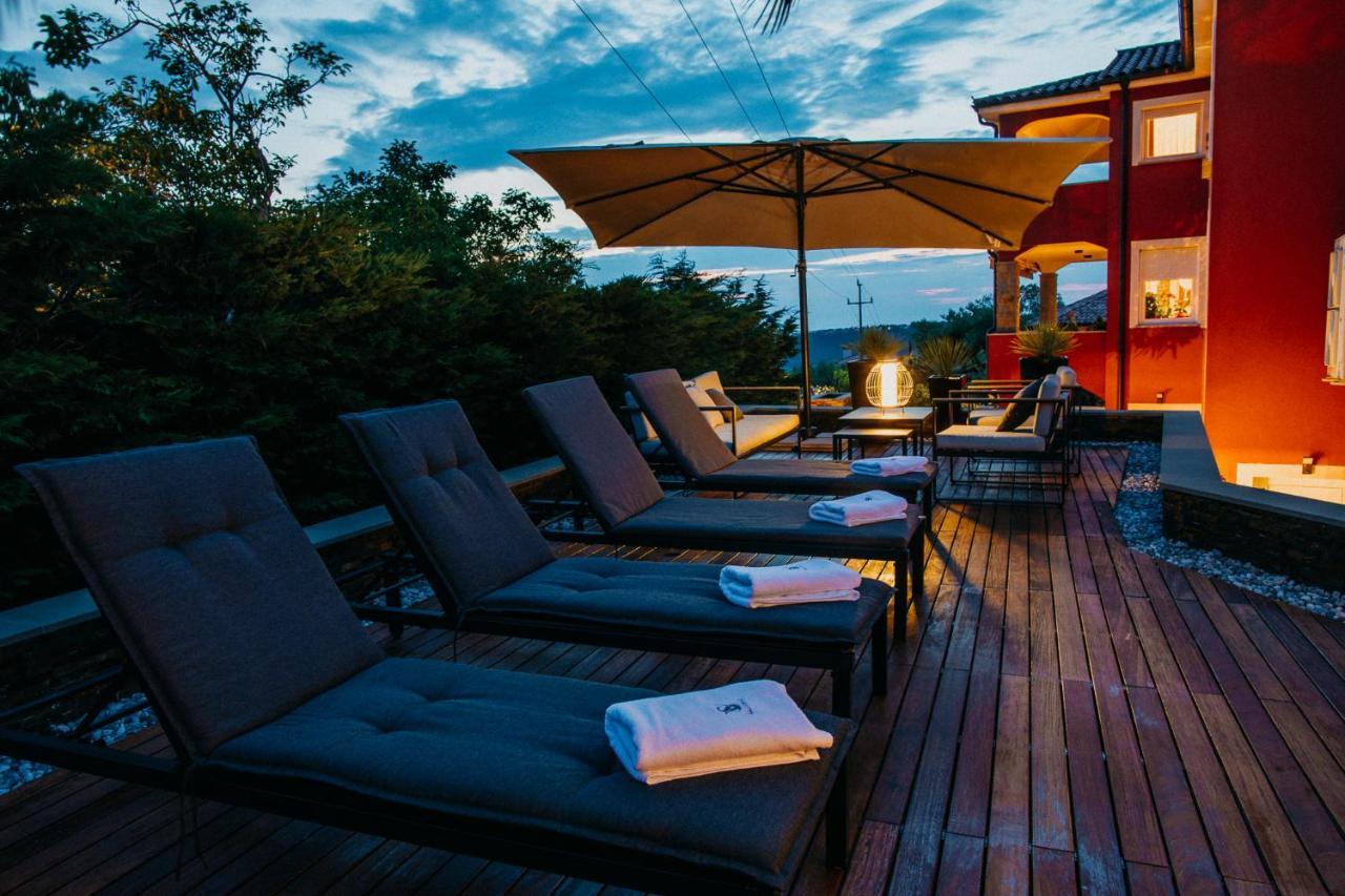 Villa Sunset Pool & Spa Apartments Zgornje Skofije Kültér fotó