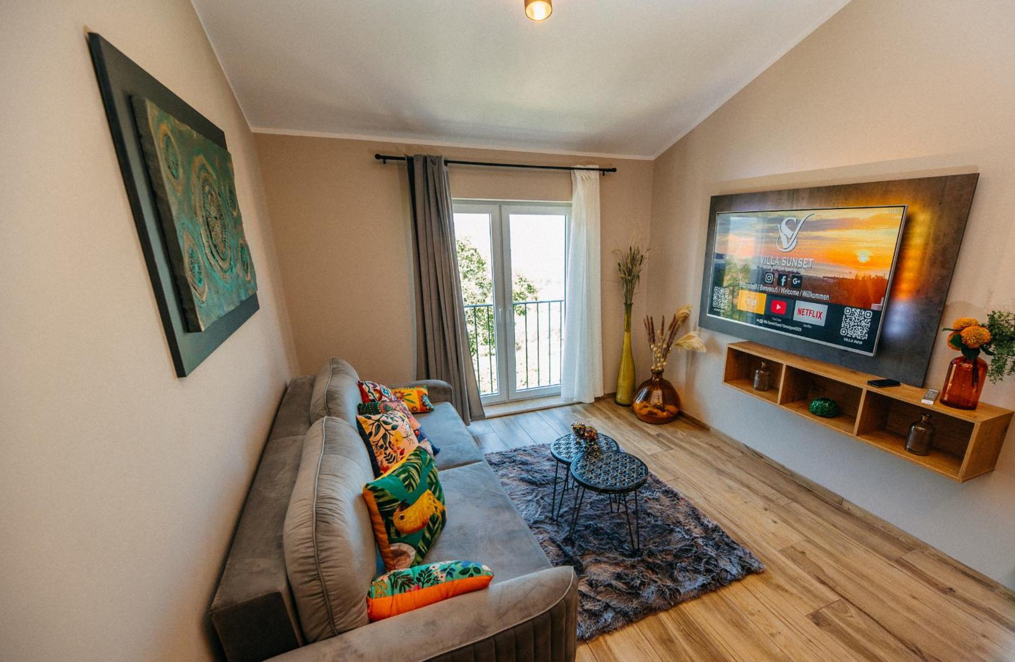 Villa Sunset Pool & Spa Apartments Zgornje Skofije Kültér fotó