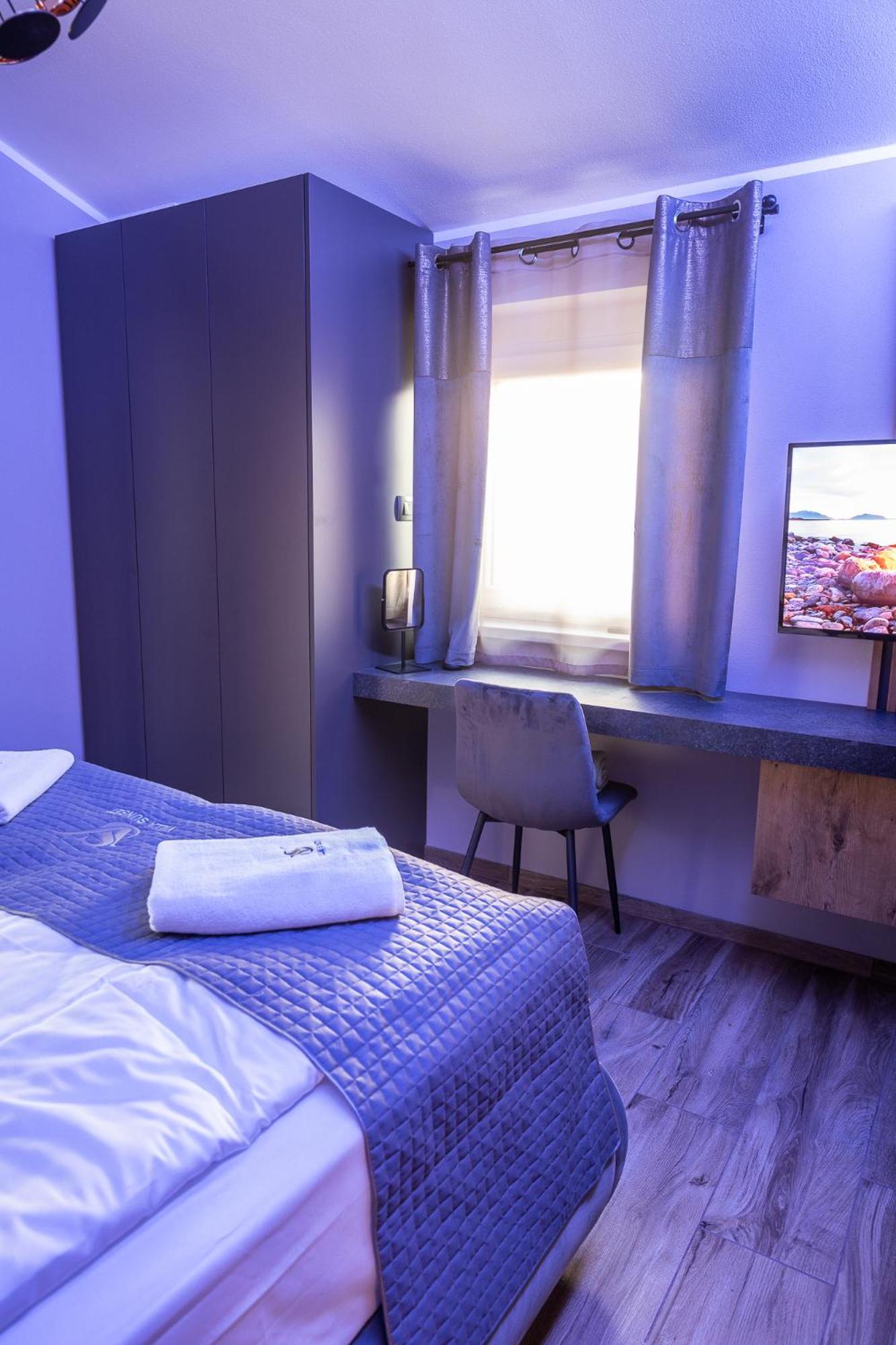 Villa Sunset Pool & Spa Apartments Zgornje Skofije Szoba fotó
